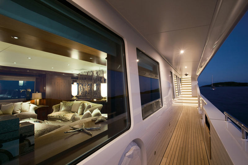 Yacht BLIND DATE, Heesen | CHARTERWORLD Luxury Superyacht Charters